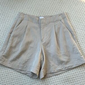 Good used condition Gap 5” soft suit short size 00